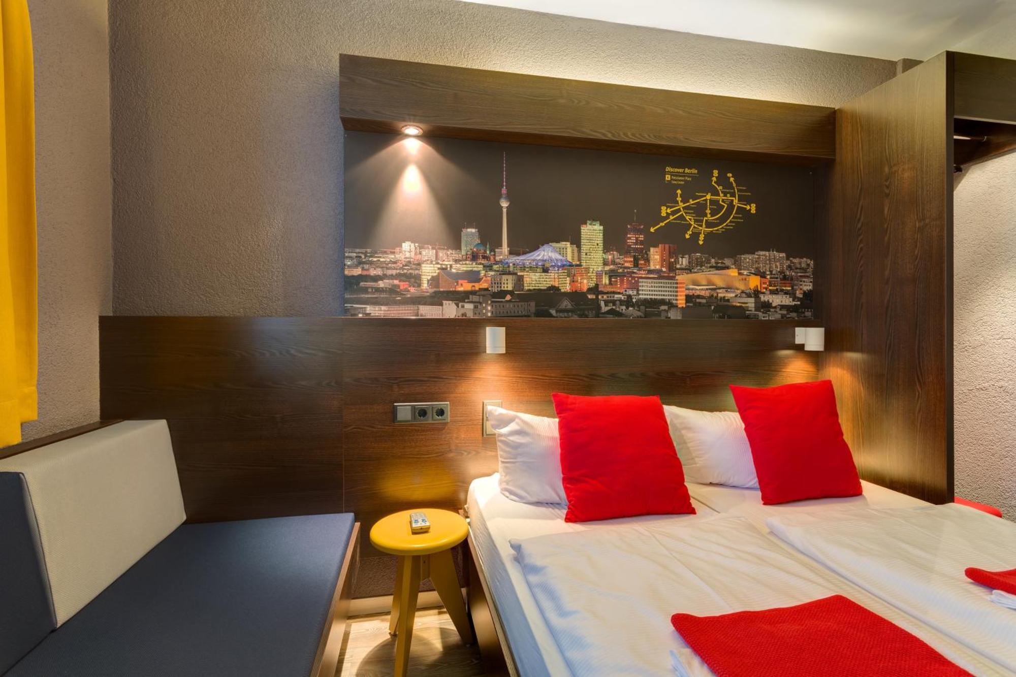 Meininger Hotel Berlin Hauptbahnhof — Fotos 1